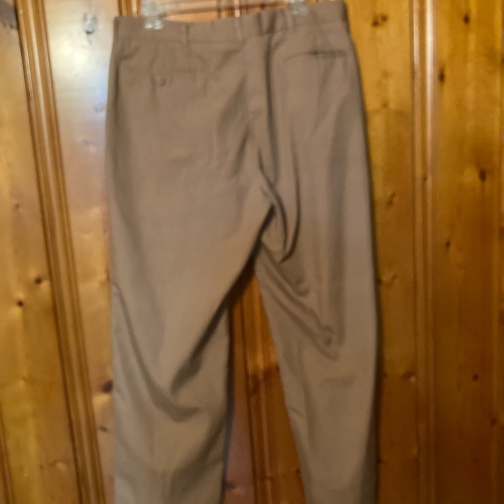 Size 36/31 Men’s Tan Haggar dress pants - Picture 1 of 4